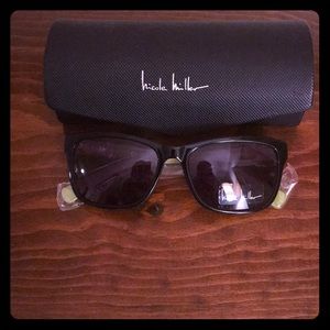 Nicole miller wayfarer sunglasses black and green